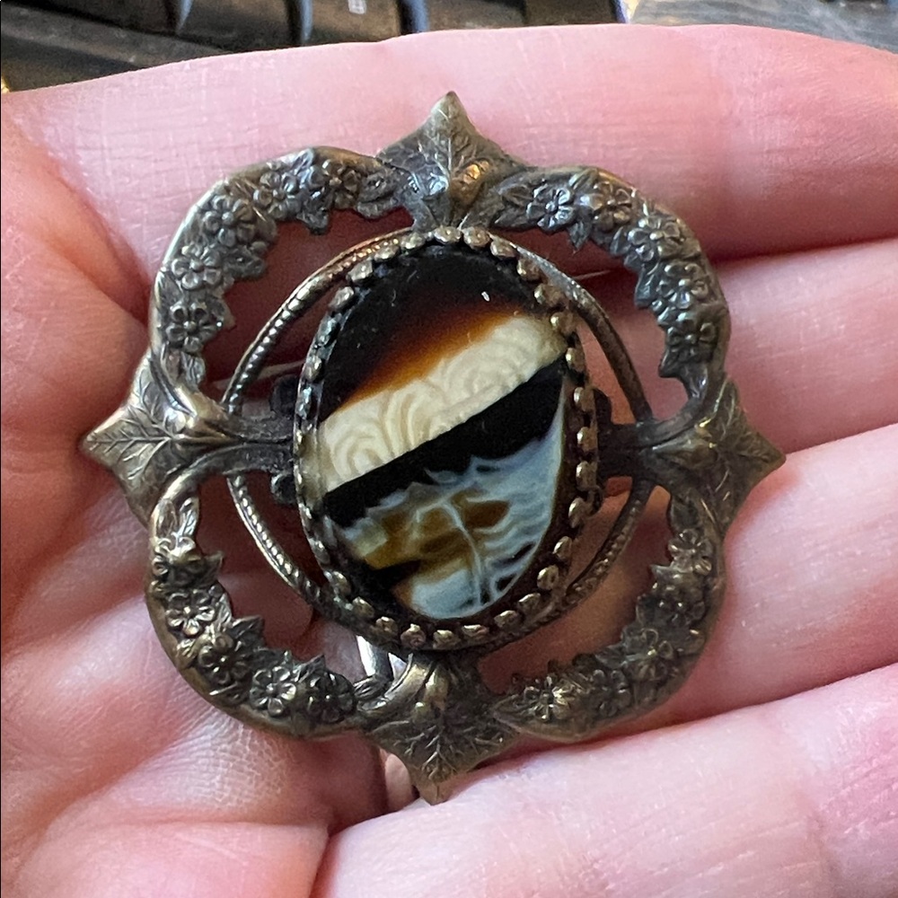 Vintage Banded Agate Victorian brooch